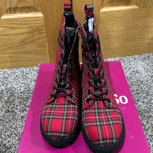 NWT Plaid combat boots